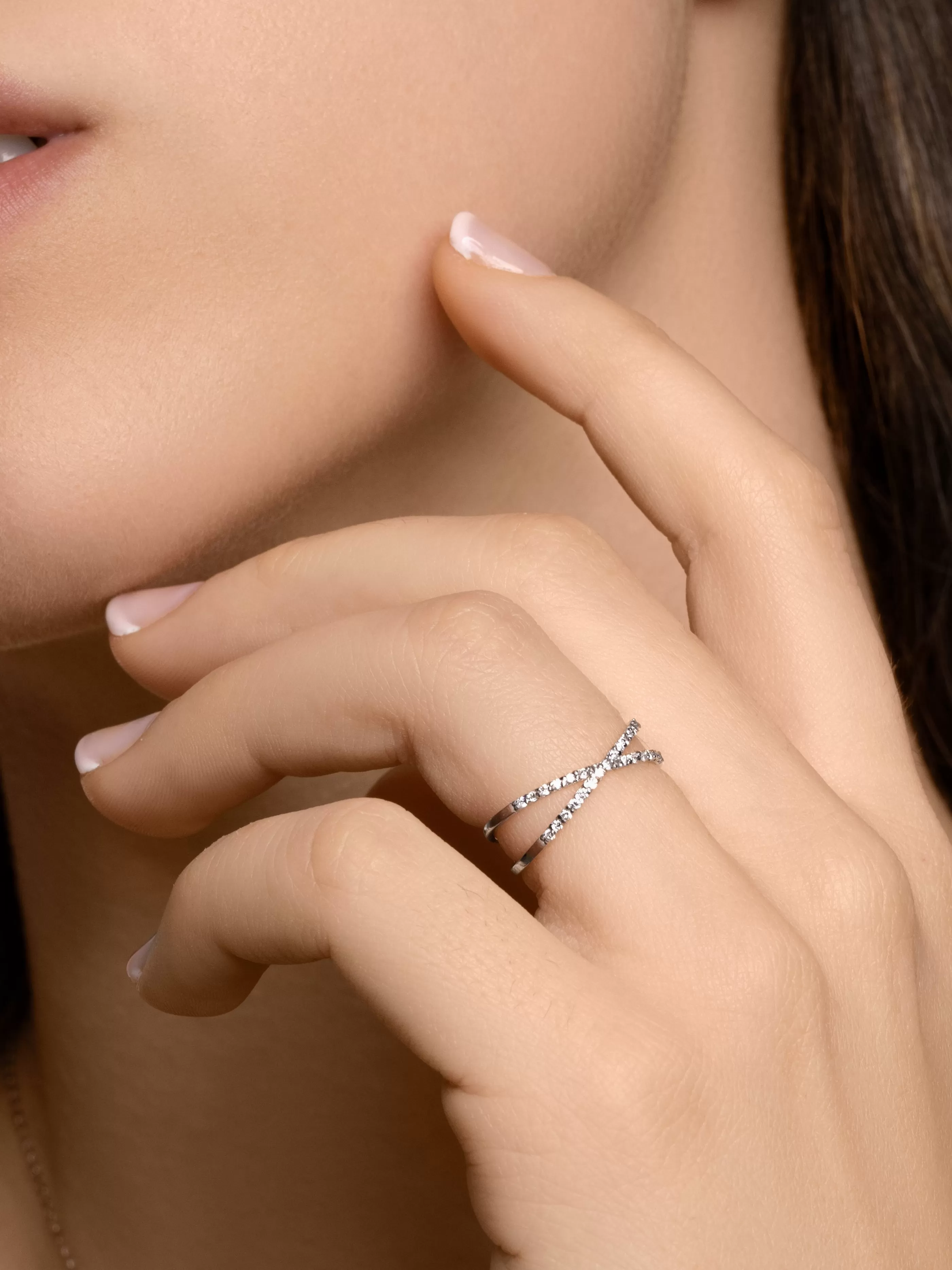 SINGULARU Anillo Cross Celine Oro Blanco 18Kt Con Diamantes- Anillos Con Talla