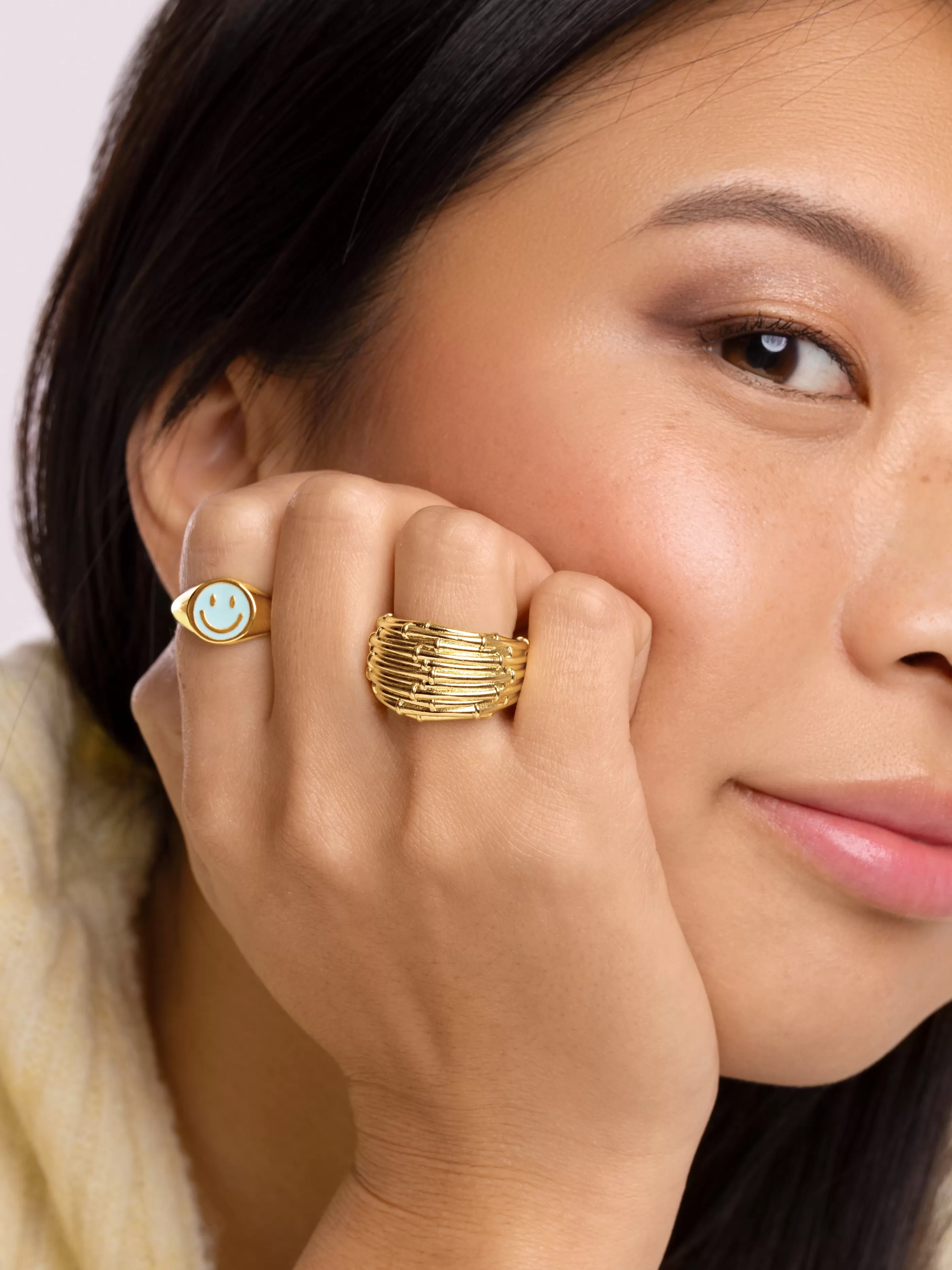 SINGULARU Anillo Smiley Sky Enamel Bano Oro- Anillos Ajustables