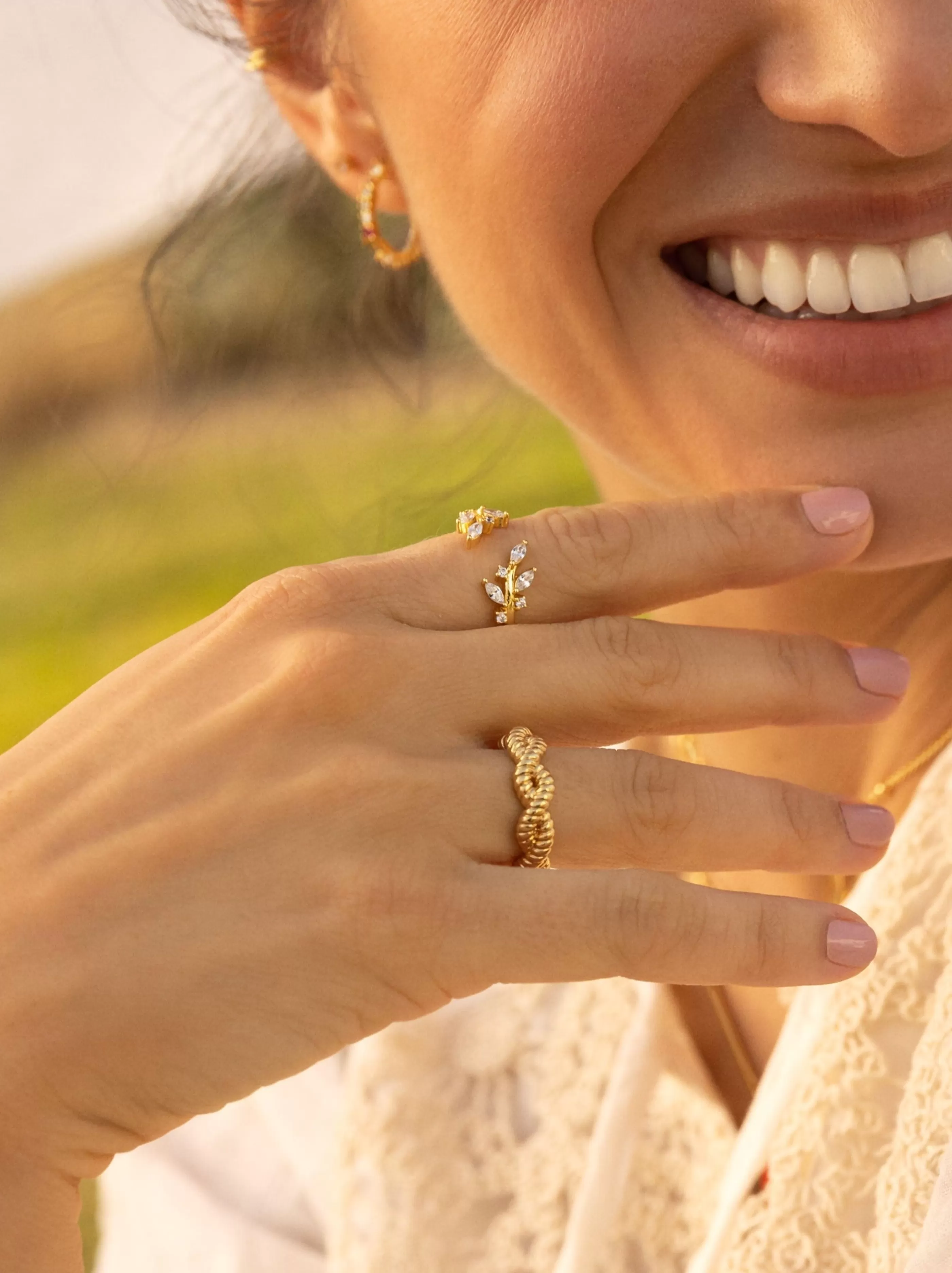 SINGULARU Anillo Twister Bano Oro- Anillos Con Talla