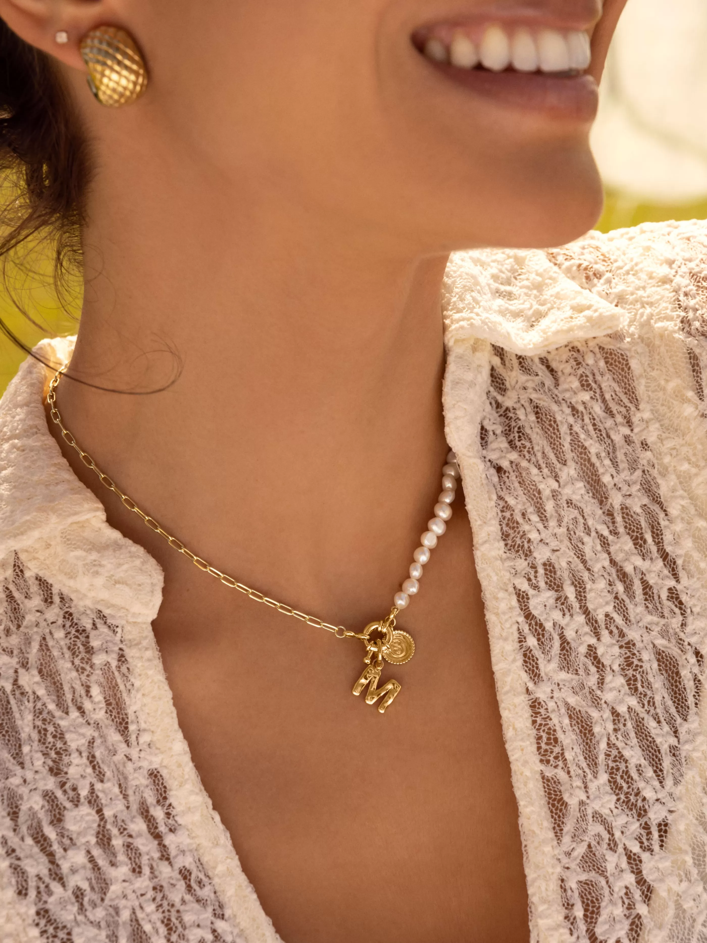 SINGULARU Charm Letter Organic Plata Bano Oro- Collares Personalizados