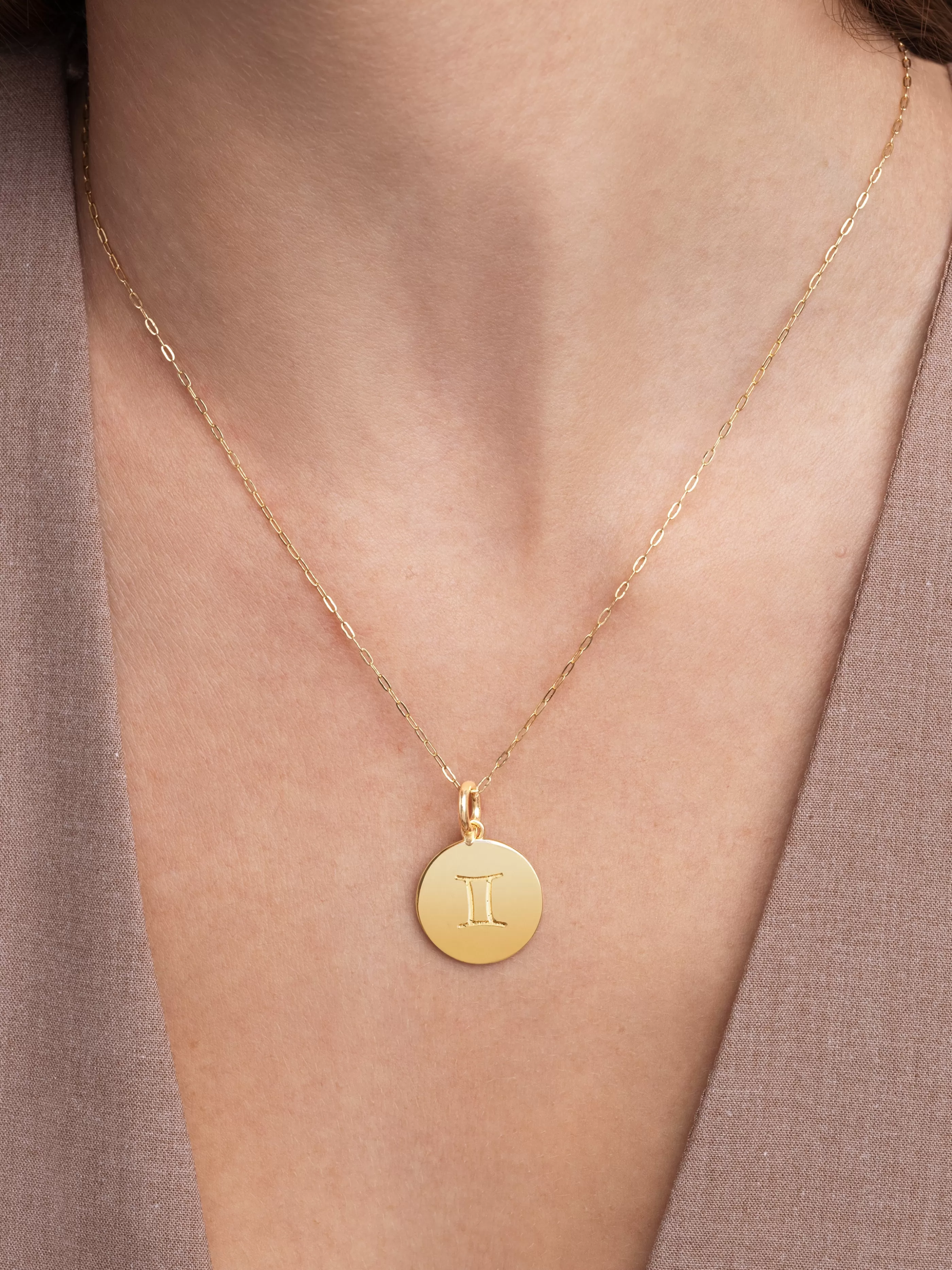 SINGULARU Charm Zodiac Medallion Plata Bano Oro- Charms Para Collares