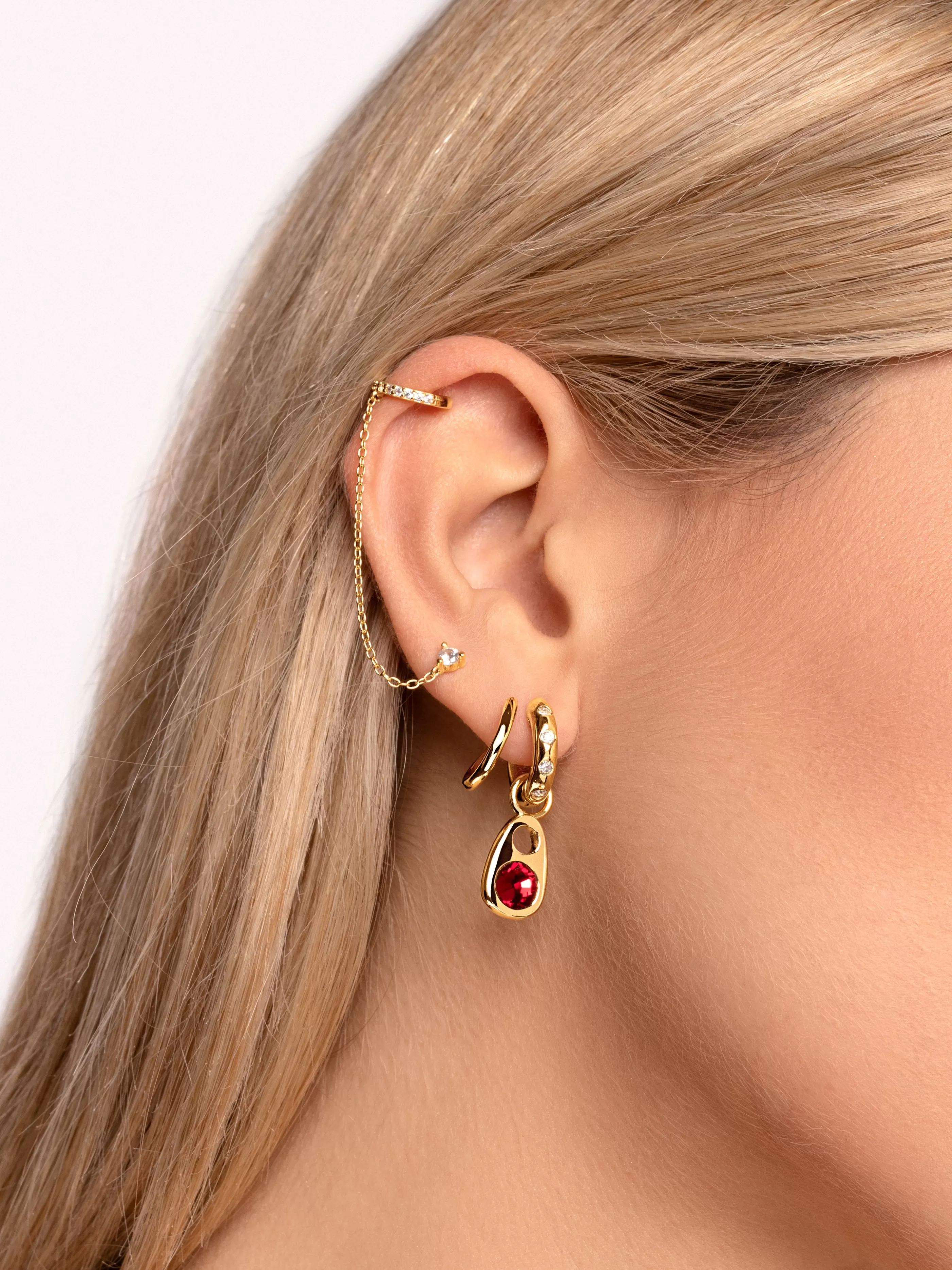 SINGULARU Charms Sailor Garnet Bano Oro- Charms Para Collares