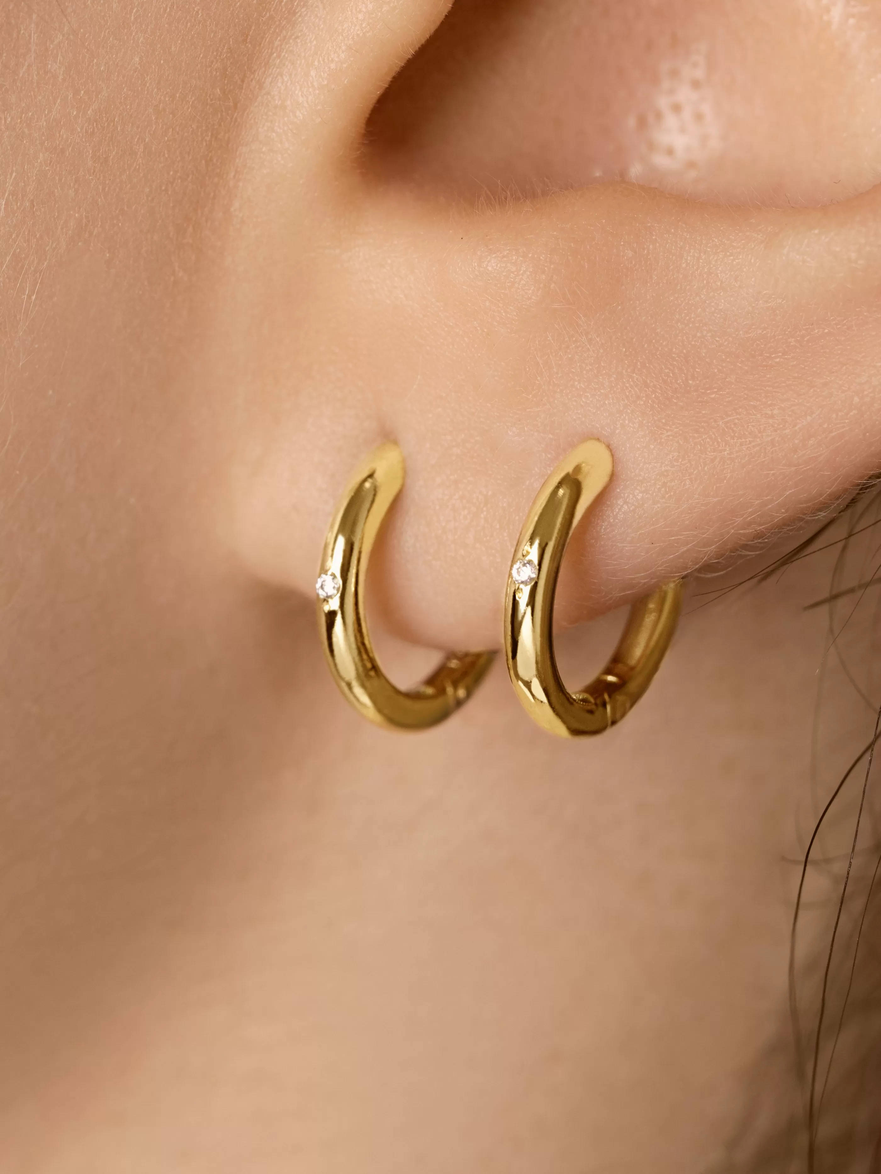 SINGULARU Pendientes Aro Grace Oro Amarillo 9Kt Con Topacio Blanco- Joyas Oro 9Kt